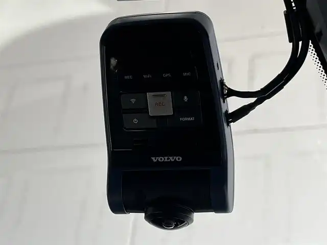 ボルボ ボルボ ＸＣ６０ アルティメット B5 AWD 山形県 2023(令5)年 1.7万km クリスタルホワイトP パノラマサンルーフ/アダプティブクルーズコントロール/純正9インチディスプレイナビ/・Bluetooth/AppleCarPlay/AndroidAuto/・Google Playアプリ/パイロットアシスト/ステアリングアシスト付ブラインドスポット/衝突回避・被害軽減ブレーキ/フルアクティブハイビーム(LEDヘッドライト)/レインセンサー/パワーバックドア/フットオープナー/シートヒーター/エアシート/ステアリングヒーター/エアサスペンション/前後ドライブレコーダー/harman/kardonプレミアムサウンド/ヘッドアップディスプレイ