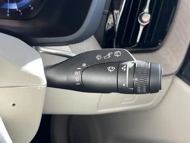 ボルボ ボルボ ＸＣ６０ アルティメット B5 AWD 山形県 2023(令5)年 1.7万km クリスタルホワイトP パノラマサンルーフ/アダプティブクルーズコントロール/純正9インチディスプレイナビ/・Bluetooth/AppleCarPlay/AndroidAuto/・Google Playアプリ/パイロットアシスト/ステアリングアシスト付ブラインドスポット/衝突回避・被害軽減ブレーキ/フルアクティブハイビーム(LEDヘッドライト)/レインセンサー/パワーバックドア/フットオープナー/シートヒーター/エアシート/ステアリングヒーター/エアサスペンション/前後ドライブレコーダー/harman/kardonプレミアムサウンド/ヘッドアップディスプレイ