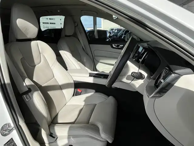 ボルボ ボルボ ＸＣ６０ アルティメット B5 AWD 山形県 2023(令5)年 1.7万km クリスタルホワイトP パノラマサンルーフ/アダプティブクルーズコントロール/純正9インチディスプレイナビ/・Bluetooth/AppleCarPlay/AndroidAuto/・Google Playアプリ/パイロットアシスト/ステアリングアシスト付ブラインドスポット/衝突回避・被害軽減ブレーキ/フルアクティブハイビーム(LEDヘッドライト)/レインセンサー/パワーバックドア/フットオープナー/シートヒーター/エアシート/ステアリングヒーター/エアサスペンション/前後ドライブレコーダー/harman/kardonプレミアムサウンド/ヘッドアップディスプレイ