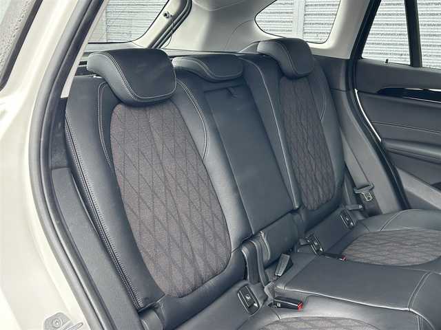 ＢＭＷ Ｘ１ xDrive 18d xライン 茨城県 2017(平29)年 5.2万km アルピンホワイトⅢ アドバンスドアクティブＳＦＴ　/ＡＣＣ　/ＨＵＤ　/インテリジェントＳＦＴ　/ＬＤＷ　/Ｂカメラ　/ＰＤＣ　/半革　/ナビ　/ＢＴ　/ＵＳＢ　/ＤＶＤ　/ＬＥＤ　/アンビエントライト　/ＰＷテールゲート　/ＥＴＣ　/ドラレコ　/禁煙車
