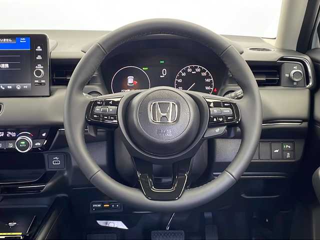 ホンダ ヴェゼル ハイブリッド e:HEV Z 栃木県 2025(令7)年 0.1万km未満 プラチナホワイトパール 登録済未使用車/純正ナビ/（TV/BT）/バックカメラ/ブラインドスポットモニタリング/ホンダセンシング/・衝突軽減ブレーキ/・誤発進抑制機能/・アダプティブクルーズコントロール/・車線維持支援システム/・路外逸脱抑制機能/・先行車発進お知らせ機能/・標識認識機能/・オートハイビーム/・ブラインドスポットインフォメーション/コーナーセンサー/ETC2.0/ハーフレザーシート/シートヒーター/ステアリングヒーター/LEDヘッドライト/スマートキー/プッシュスタート/純正アルミホイールワンオーナー