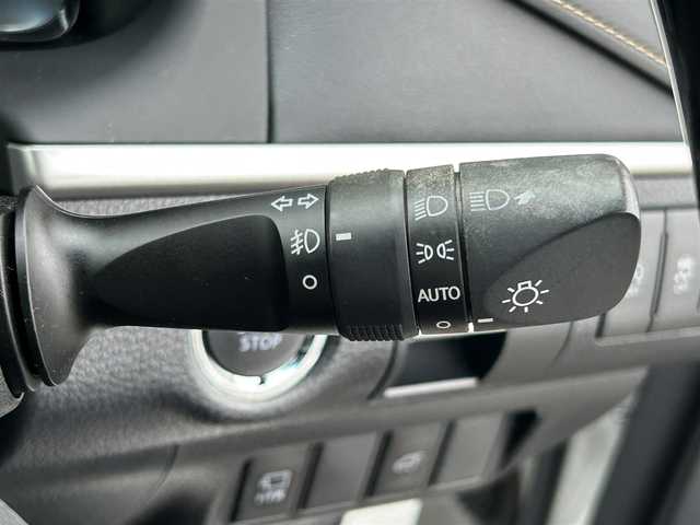 トヨタ ハリアー プログレス 和歌山県 2018(平30)年 2.3万km ホワイトパールクリスタルシャイン 純正ナビ/フルセグTV/（BT/CD/DVD/USB)/全方位カメラ/JBLサウンド/横滑り防止/衝突被害軽減ブレーキ/レーダークルーズコントロール/レーンキープアシスト/前後コーナーセンサー/オートライト/モデリスタエアロ（F/S/R)/全方位カメラ/前方ドラレコ/ETC2.0/ステアリングリモコン/電動リアゲート/LEDヘッドライト/フォグランプ/純正フロアマット/純正18インチアルミ/プッシュスタート