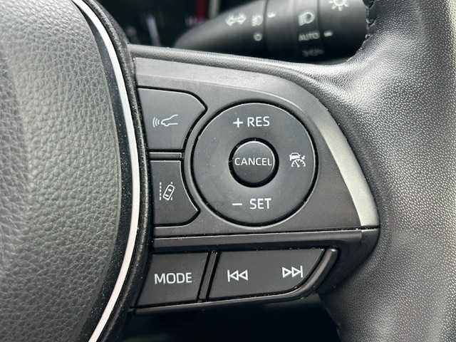 トヨタ ＲＡＶ４ G 大阪府 2021(令3)年 4.2万km ホワイトパールクリスタルシャイン 純正ディスプレイオーディオ/バック・フロント・サイドカメラ/ブラインドスポットモニター/衝突被害軽減システム/レーンキープアシスト/コーナーセンサー/アダクティブクルーズコントロール/オートライト/オートマチックハイビーム/ＴＲＤエアロパーツ/純正アルミホイール/純正フロアマット/シートヒーター/ステアリングヒーター/パワーシート/前後ドライブレコーダー/ＥＴＣ/ルーフレール/LEDヘッドライト