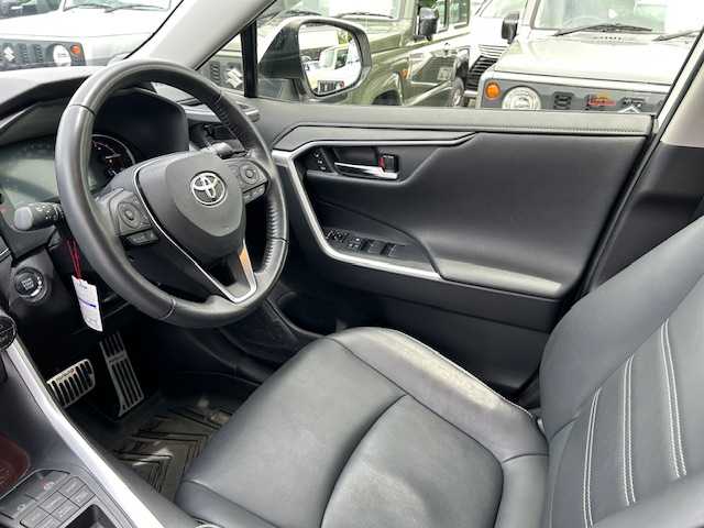 トヨタ ＲＡＶ４ G 大阪府 2021(令3)年 4.2万km ホワイトパールクリスタルシャイン 純正ディスプレイオーディオ/バック・フロント・サイドカメラ/ブラインドスポットモニター/衝突被害軽減システム/レーンキープアシスト/コーナーセンサー/アダクティブクルーズコントロール/オートライト/オートマチックハイビーム/ＴＲＤエアロパーツ/純正アルミホイール/純正フロアマット/シートヒーター/ステアリングヒーター/パワーシート/前後ドライブレコーダー/ＥＴＣ/ルーフレール/LEDヘッドライト