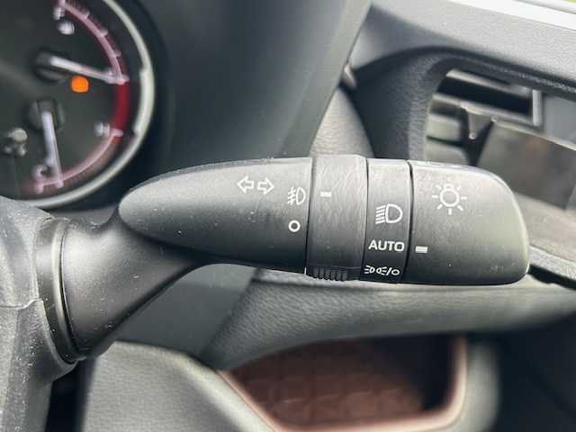 トヨタ ＲＡＶ４ G 大阪府 2021(令3)年 4.2万km ホワイトパールクリスタルシャイン 純正ディスプレイオーディオ/バック・フロント・サイドカメラ/ブラインドスポットモニター/衝突被害軽減システム/レーンキープアシスト/コーナーセンサー/アダクティブクルーズコントロール/オートライト/オートマチックハイビーム/ＴＲＤエアロパーツ/純正アルミホイール/純正フロアマット/シートヒーター/ステアリングヒーター/パワーシート/前後ドライブレコーダー/ＥＴＣ/ルーフレール/LEDヘッドライト