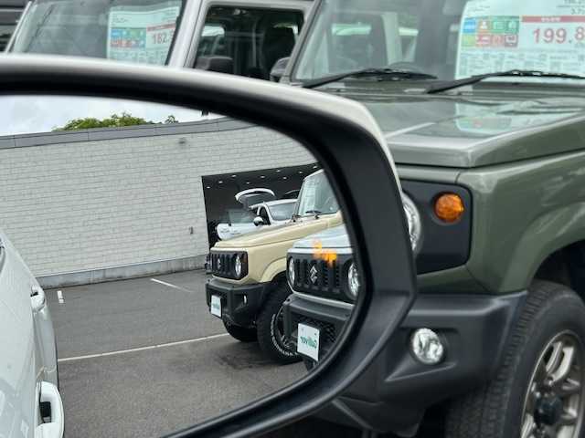 トヨタ ＲＡＶ４ G 大阪府 2021(令3)年 4.2万km ホワイトパールクリスタルシャイン 純正ディスプレイオーディオ/バック・フロント・サイドカメラ/ブラインドスポットモニター/衝突被害軽減システム/レーンキープアシスト/コーナーセンサー/アダクティブクルーズコントロール/オートライト/オートマチックハイビーム/ＴＲＤエアロパーツ/純正アルミホイール/純正フロアマット/シートヒーター/ステアリングヒーター/パワーシート/前後ドライブレコーダー/ＥＴＣ/ルーフレール/LEDヘッドライト