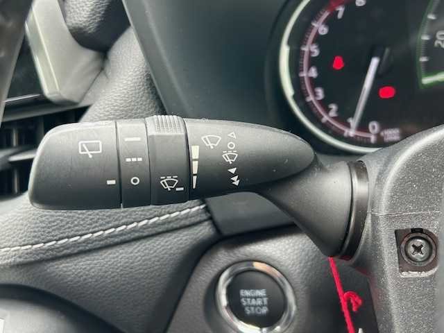 トヨタ ＲＡＶ４ G 大阪府 2021(令3)年 4.2万km ホワイトパールクリスタルシャイン 純正ディスプレイオーディオ/バック・フロント・サイドカメラ/ブラインドスポットモニター/衝突被害軽減システム/レーンキープアシスト/コーナーセンサー/アダクティブクルーズコントロール/オートライト/オートマチックハイビーム/ＴＲＤエアロパーツ/純正アルミホイール/純正フロアマット/シートヒーター/ステアリングヒーター/パワーシート/前後ドライブレコーダー/ＥＴＣ/ルーフレール/LEDヘッドライト