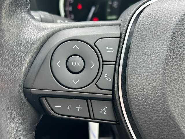 トヨタ ＲＡＶ４ G 大阪府 2021(令3)年 4.2万km ホワイトパールクリスタルシャイン 純正ディスプレイオーディオ/バック・フロント・サイドカメラ/ブラインドスポットモニター/衝突被害軽減システム/レーンキープアシスト/コーナーセンサー/アダクティブクルーズコントロール/オートライト/オートマチックハイビーム/ＴＲＤエアロパーツ/純正アルミホイール/純正フロアマット/シートヒーター/ステアリングヒーター/パワーシート/前後ドライブレコーダー/ＥＴＣ/ルーフレール/LEDヘッドライト