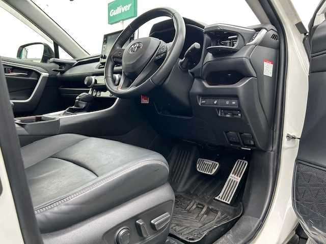 トヨタ ＲＡＶ４ G 大阪府 2021(令3)年 4.2万km ホワイトパールクリスタルシャイン 純正ディスプレイオーディオ/バック・フロント・サイドカメラ/ブラインドスポットモニター/衝突被害軽減システム/レーンキープアシスト/コーナーセンサー/アダクティブクルーズコントロール/オートライト/オートマチックハイビーム/ＴＲＤエアロパーツ/純正アルミホイール/純正フロアマット/シートヒーター/ステアリングヒーター/パワーシート/前後ドライブレコーダー/ＥＴＣ/ルーフレール/LEDヘッドライト
