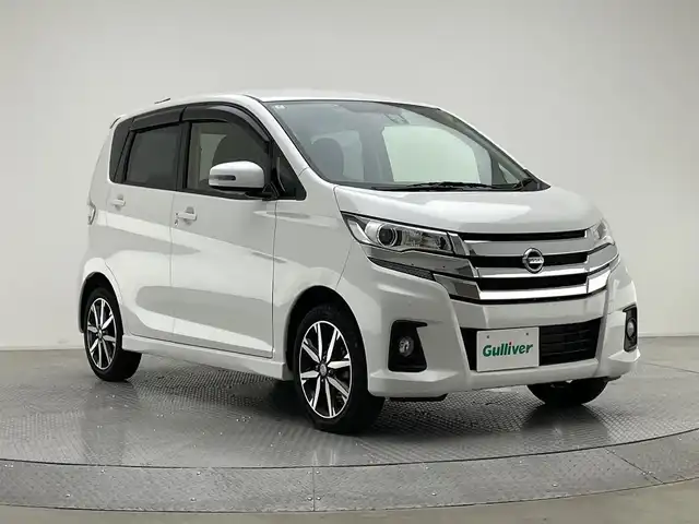 日産 デイズ ハイウェイスターG ターボ 兵庫県 2015(平27)年 1.6万km ホワイトパール 純正SDナビ/（CD/DVD/MSV/AUX/iPod/Bluetooth/フルセグTV）/・MC315D-W/バックカメラ/アラウンドビューモニター/横滑り防止装置/エマージェンシーブレーキ/ISOFIX/衝突軽減システム/アイドリングストップ/ターボエンジン/HIDヘッドライト/オートライト/オートマチックハイビーム/ETC/前方ドライブレコーダー/電動格納ミラー/純正15インチアルミホイール/純正フロアマット/ドアバイザー/スマートキー