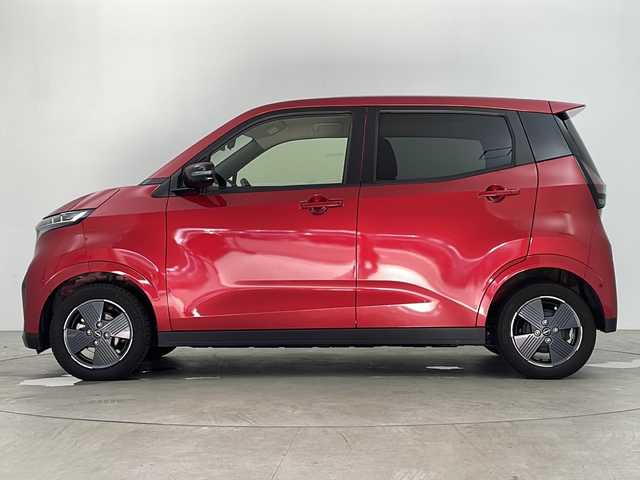 日産 サクラ G 鹿児島県 2023(令5)年 2.4万km スパークリングレッドM スマートキー×2/純正EV専用NissanConnectナビゲーションシステム/アラウンドビューモニター（移動物検知機能付）/前後ドライブレコーダー/プロパイロット/・インテリジェント クルーズコントロール/・ハンドル支援/・VDC（ビークルダイナミクスコントロール/・ABS（アンチロックブレーキシステム）/LEDヘッドライト/LEDポジションランプ（アクセント機能付）/LEDリヤコンビネーションランプ/D席シートヒーター/ステアリングヒーター/充電ケーブル/LEDヘッドライト/コーナーセンサー/純正フロアマット/純正14インチアルミホイール/ビルトインETC2.0