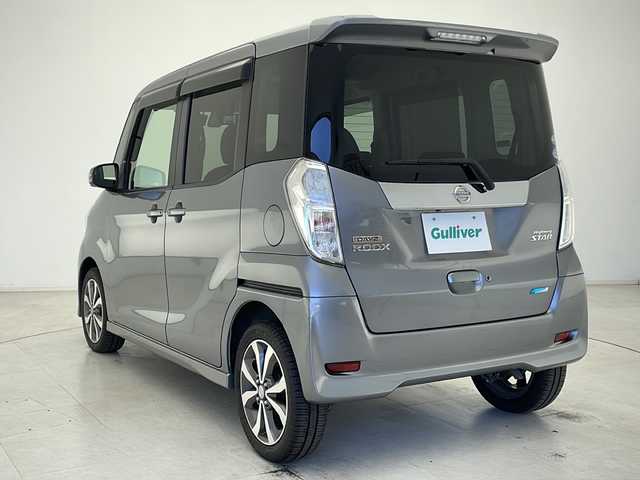 日産 デイズ ルークス HWS X Vセレクション 千葉県 2016(平28)年 4.7万km チタニウムグレーメタリック 純正ナビ/　CD/DVD/Bluetooth/フルセグTV/衝突軽減ブレーキ/全方位カメラ/両側パワスラ/HIDライト/フォグランプ/前方ドラレコ/シートバックテーブル/ロールサンシェード/リアサーキュレーター/電動格納ミラー/フロアマット/ドアバイザー