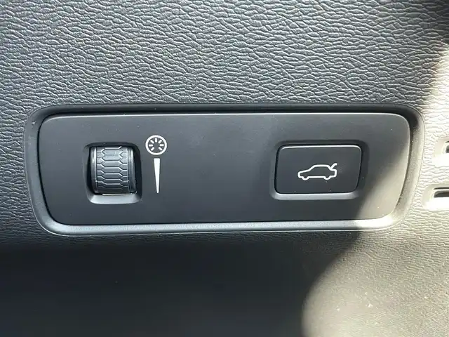 ボルボ ＸＣ４０ T4 AWD インスクリプション 石川県 2020(令2)年 5.2万km オニキスブラックP 純正メモリナビ/（フルセグ/Bluetooth）/衝突回避/自動駐車/全方位カメラ/クリアランスソナー/クルーズコントロール/パワーバックドア/パノラマガラスルーフ/プレミアムサウンド/レッドレザー/シートヒーター/パワーシート/LEDヘッドライト/純正AW