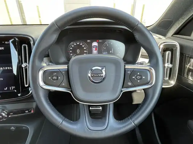ボルボ ＸＣ４０ T4 AWD インスクリプション 石川県 2020(令2)年 5.2万km オニキスブラックP 純正メモリナビ/（フルセグ/Bluetooth）/衝突回避/自動駐車/全方位カメラ/クリアランスソナー/クルーズコントロール/パワーバックドア/パノラマガラスルーフ/プレミアムサウンド/レッドレザー/シートヒーター/パワーシート/LEDヘッドライト/純正AW