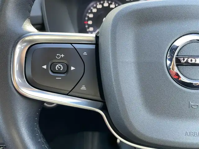 ボルボ ＸＣ４０ T4 AWD インスクリプション 石川県 2020(令2)年 5.2万km オニキスブラックP 純正メモリナビ/（フルセグ/Bluetooth）/衝突回避/自動駐車/全方位カメラ/クリアランスソナー/クルーズコントロール/パワーバックドア/パノラマガラスルーフ/プレミアムサウンド/レッドレザー/シートヒーター/パワーシート/LEDヘッドライト/純正AW