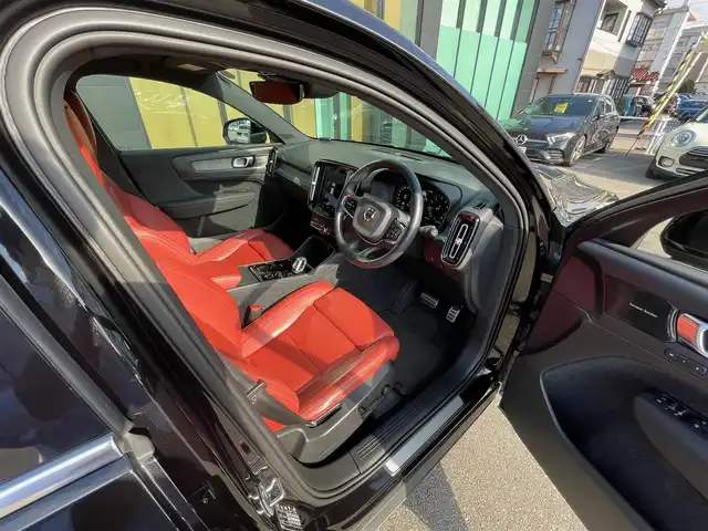 ボルボ ＸＣ４０ T4 AWD インスクリプション 石川県 2020(令2)年 5.2万km オニキスブラックP 純正メモリナビ/（フルセグ/Bluetooth）/衝突回避/自動駐車/全方位カメラ/クリアランスソナー/クルーズコントロール/パワーバックドア/パノラマガラスルーフ/プレミアムサウンド/レッドレザー/シートヒーター/パワーシート/LEDヘッドライト/純正AW