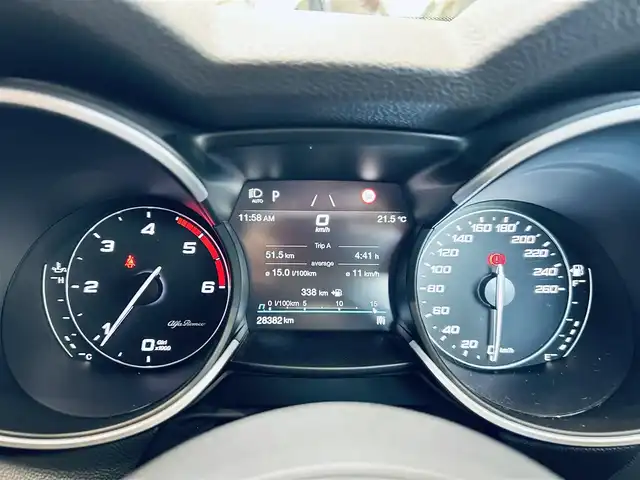 アルファロメオ ステルヴィオ 2．2ターボ ディーゼルQ4TI 大阪府 2022(令4)年 2.9万km 白 ブラウンレザー/パワーシート/シートヒーター/ステアリングヒーター/Dシートメモリ/純正ナビ/TV/バックカメラ/ACC/純正20インチAW/HIDヘッドライト/電動リアゲート/ブラインドスポット