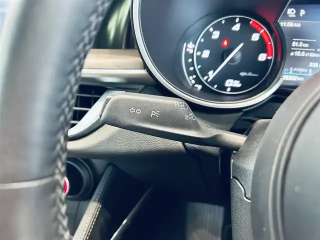 アルファロメオ ステルヴィオ 2．2ターボ ディーゼルQ4TI 大阪府 2022(令4)年 2.9万km 白 ブラウンレザー/パワーシート/シートヒーター/ステアリングヒーター/Dシートメモリ/純正ナビ/TV/バックカメラ/ACC/純正20インチAW/HIDヘッドライト/電動リアゲート/ブラインドスポット