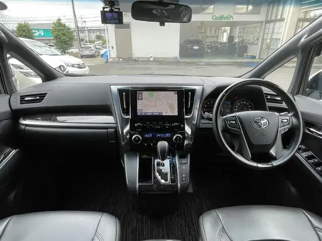 トヨタ ヴェルファイア Z ゴールデンアイズ 宮城県 2021(令3)年 1.5万km ホワイトパールクリスタルシャイン ワンオーナー/純正ディスプレイオーディオ　ナビ機能付き/　（AM/FM/CD/DVD/Bluetooth)/バックカメラ/両側パワースライドドア/コーナーセンサー/レーダークルーズコントロール/プリクラッシュセーフティ/レーンキープアシスト/横滑り防止装置/ハーフレザーシート/レザー調シートカバー/HIDヘッドライト/オートライト/オートマチックハイビーム/パワーバックドア/前後ドライブレコーダー/ビルトインETC/プッシュスタート/スマートキー/スペアキーあり/純正AW付き夏タイヤ（225/50/R18）/社外AW付き冬タイヤ積込み（225/60/R17）