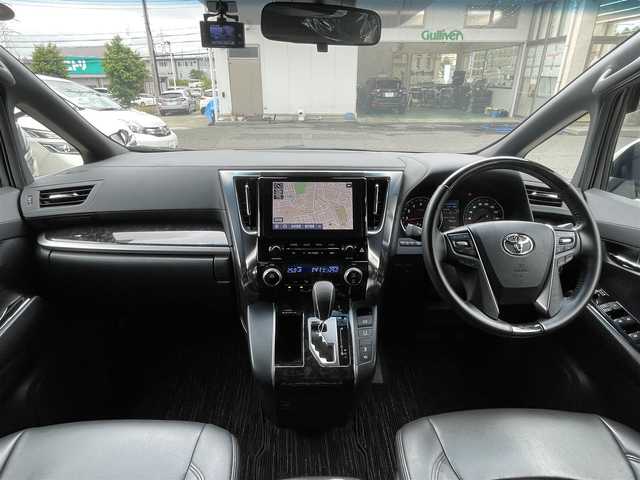 トヨタ ヴェルファイア Z ゴールデンアイズ 宮城県 2021(令3)年 1.5万km ホワイトパールクリスタルシャイン ワンオーナー/純正ディスプレイオーディオ　ナビ機能付き/　（AM/FM/CD/DVD/Bluetooth)/バックカメラ/両側パワースライドドア/コーナーセンサー/レーダークルーズコントロール/プリクラッシュセーフティ/レーンキープアシスト/横滑り防止装置/ハーフレザーシート/レザー調シートカバー/HIDヘッドライト/オートライト/オートマチックハイビーム/パワーバックドア/前後ドライブレコーダー/ビルトインETC/プッシュスタート/スマートキー/スペアキーあり/純正AW付き夏タイヤ（225/50/R18）/社外AW付き冬タイヤ積込み（225/60/R17）