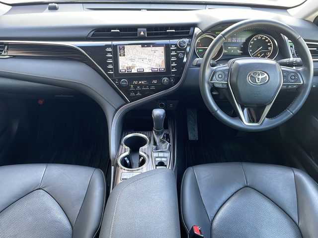 トヨタ カムリ G レザーパッケージ 東京都 2018(平30)年 7万km グラファイトM 純正SDナビ/（フルセグ/BT/CD/DVD/FM/AM）/ドライブレコーダー（前後）/バックカメラ　ETC2.0/ヘッドアップディスプレイ/Toyota Safety Sense P/・LDA・PCS・BSM/・オートマチックハイビーム/・レーダークルーズコントロール/レザーシート/シートヒーター（D/N）/パワーシート（D/N）/オートホールド/コーナーセンサー/スマートキー×２/純正１８インチアルミ/社外AW付スタッドレスタイヤ積載