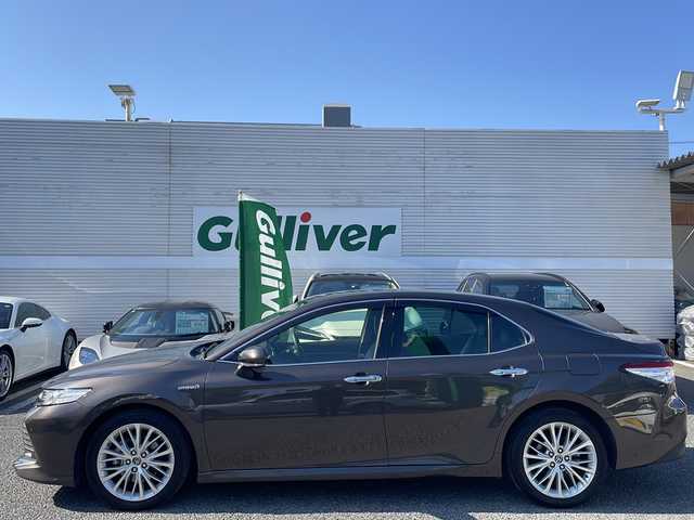 トヨタ カムリ G レザーパッケージ 東京都 2018(平30)年 7万km グラファイトM 純正SDナビ/（フルセグ/BT/CD/DVD/FM/AM）/ドライブレコーダー（前後）/バックカメラ　ETC2.0/ヘッドアップディスプレイ/Toyota Safety Sense P/・LDA・PCS・BSM/・オートマチックハイビーム/・レーダークルーズコントロール/レザーシート/シートヒーター（D/N）/パワーシート（D/N）/オートホールド/コーナーセンサー/スマートキー×２/純正１８インチアルミ/社外AW付スタッドレスタイヤ積載