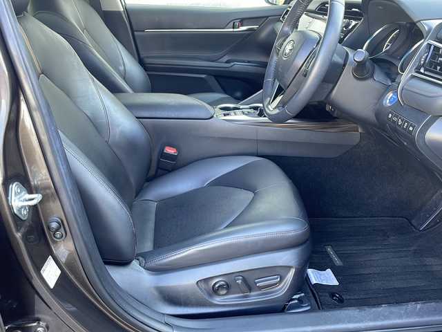 トヨタ カムリ G レザーパッケージ 東京都 2018(平30)年 7万km グラファイトM 純正SDナビ/（フルセグ/BT/CD/DVD/FM/AM）/ドライブレコーダー（前後）/バックカメラ　ETC2.0/ヘッドアップディスプレイ/Toyota Safety Sense P/・LDA・PCS・BSM/・オートマチックハイビーム/・レーダークルーズコントロール/レザーシート/シートヒーター（D/N）/パワーシート（D/N）/オートホールド/コーナーセンサー/スマートキー×２/純正１８インチアルミ/社外AW付スタッドレスタイヤ積載