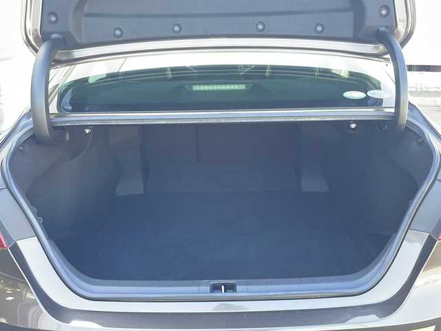 トヨタ カムリ G レザーパッケージ 東京都 2018(平30)年 7万km グラファイトM 純正SDナビ/（フルセグ/BT/CD/DVD/FM/AM）/ドライブレコーダー（前後）/バックカメラ　ETC2.0/ヘッドアップディスプレイ/Toyota Safety Sense P/・LDA・PCS・BSM/・オートマチックハイビーム/・レーダークルーズコントロール/レザーシート/シートヒーター（D/N）/パワーシート（D/N）/オートホールド/コーナーセンサー/スマートキー×２/純正１８インチアルミ/社外AW付スタッドレスタイヤ積載