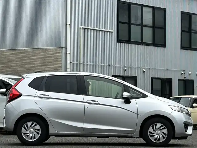 ホンダ フィット 13G Fパッケージ 宮城県 2016(平28)年 9.8万km アラバスターシルバーメタリック 前後ドラレコ//社外ＳＤナビ（ＤＶＤ、ＣＤ、ＦＭ、ＡＭ、ワンセグＴＶ）//純正フロアマット//ＥＴＣ//スマートキー//横滑り防止機能//プッシュスタート