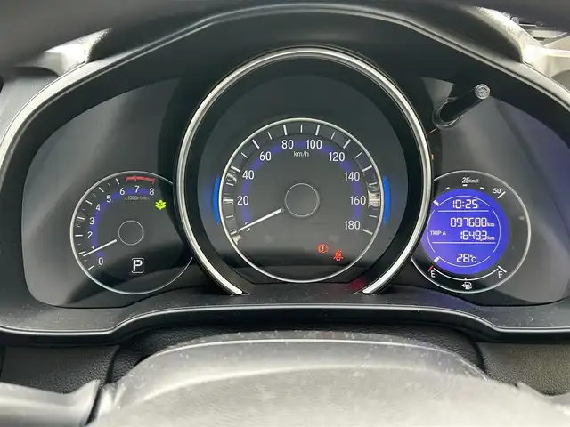 ホンダ フィット 13G Fパッケージ 宮城県 2016(平28)年 9.8万km アラバスターシルバーメタリック 前後ドラレコ//社外ＳＤナビ（ＤＶＤ、ＣＤ、ＦＭ、ＡＭ、ワンセグＴＶ）//純正フロアマット//ＥＴＣ//スマートキー//横滑り防止機能//プッシュスタート