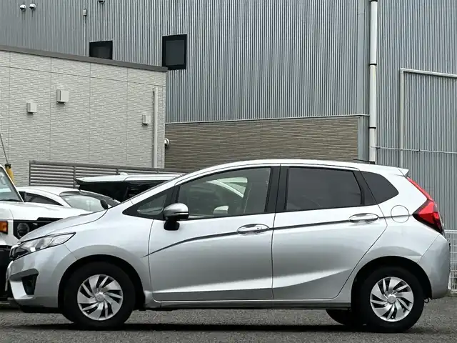 ホンダ フィット 13G Fパッケージ 宮城県 2016(平28)年 9.8万km アラバスターシルバーメタリック 前後ドラレコ//社外ＳＤナビ（ＤＶＤ、ＣＤ、ＦＭ、ＡＭ、ワンセグＴＶ）//純正フロアマット//ＥＴＣ//スマートキー//横滑り防止機能//プッシュスタート