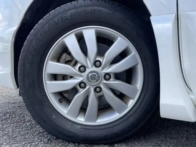 日産 セレナ ハイウェイスター Sハイブリッド 徳島県 2014(平26)年 8.6万km ブリリアントホワイトパール (株)IDOMが運営する【じしゃロン徳島店】の自社ローン専用車両になりますこちらは現金またはオートローンご利用時の価格です。/自社ローンご希望の方は別途その旨お申付け下さい”										/										/										エマージェンシーブレーキ　/レーンキープアシスト/純正８型ナビゲーション　/（フルセグ/CD/DVD/SD/BT)/バックカメラ　/フリップダウンモニター　/社外ドライブレコーダー/クルーズコントロール/ＥＴＣ　/トラクションコントロール/ＬＥＤヘッドライト　/フォグランプ/ウィンカーミラー/革巻きステアリング/クルーズコントロール　/プッシュスタート　/スマートキー　/アイドリングストップ/電動格納ミラー/エコモード切替/Wエアバック/純正フロアマット/サイドバイザー
