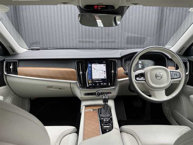 ボルボ Ｖ９０ D4 インスクリプション 福島県 2018(平30)年 2万km 青 外装色：マッセルブルーメタリック（721）/ACC/レーンキープ/ブラインドスポット/ヘッドアップディスプレイ/Harman Kardon/白革シート/パワーシート/全席シートヒーター /前席ベンチレーション/ステアリングヒーター/純正ナビ/フルセグTV/AppleCarPlay/360°カメラ/ETC/LEDヘッドライト/電動リアゲート/フットオープナー/純正18インチAW/コーナーセンサー