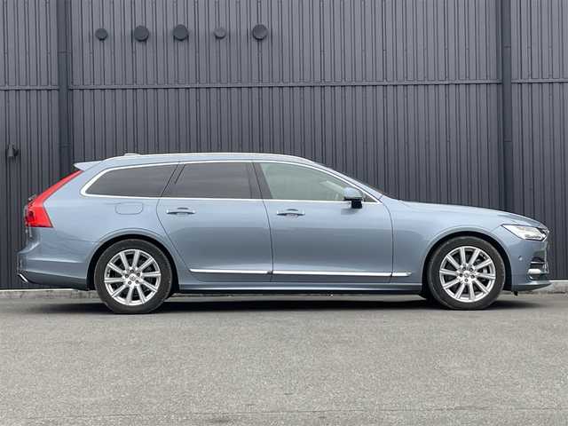 ボルボ Ｖ９０ D4 インスクリプション 福島県 2018(平30)年 2万km 青 外装色：マッセルブルーメタリック（721）/ACC/レーンキープ/ブラインドスポット/ヘッドアップディスプレイ/Harman Kardon/白革シート/パワーシート/全席シートヒーター /前席ベンチレーション/ステアリングヒーター/純正ナビ/フルセグTV/AppleCarPlay/360°カメラ/ETC/LEDヘッドライト/電動リアゲート/フットオープナー/純正18インチAW/コーナーセンサー