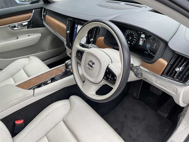 ボルボ Ｖ９０ D4 インスクリプション 福島県 2018(平30)年 2万km 青 外装色：マッセルブルーメタリック（721）/ACC/レーンキープ/ブラインドスポット/ヘッドアップディスプレイ/Harman Kardon/白革シート/パワーシート/全席シートヒーター /前席ベンチレーション/ステアリングヒーター/純正ナビ/フルセグTV/AppleCarPlay/360°カメラ/ETC/LEDヘッドライト/電動リアゲート/フットオープナー/純正18インチAW/コーナーセンサー