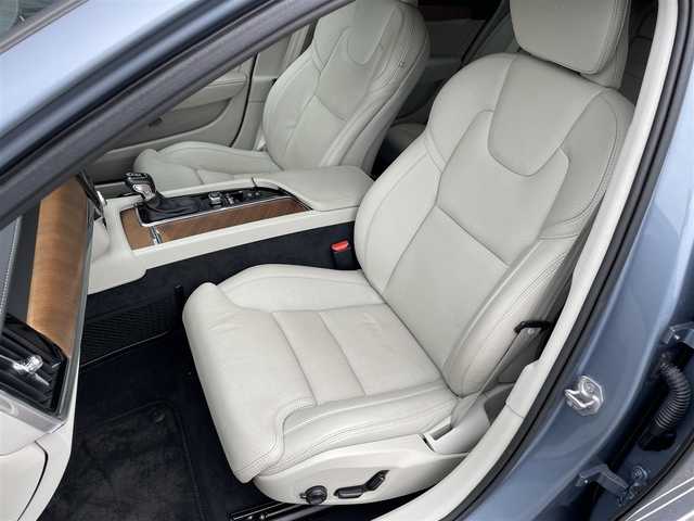 ボルボ Ｖ９０ D4 インスクリプション 福島県 2018(平30)年 2万km 青 外装色：マッセルブルーメタリック（721）/ACC/レーンキープ/ブラインドスポット/ヘッドアップディスプレイ/Harman Kardon/白革シート/パワーシート/全席シートヒーター /前席ベンチレーション/ステアリングヒーター/純正ナビ/フルセグTV/AppleCarPlay/360°カメラ/ETC/LEDヘッドライト/電動リアゲート/フットオープナー/純正18インチAW/コーナーセンサー