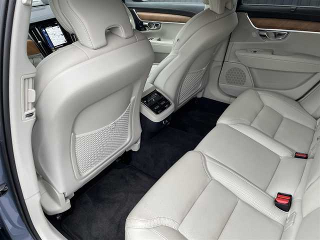 ボルボ Ｖ９０ D4 インスクリプション 福島県 2018(平30)年 2万km 青 外装色：マッセルブルーメタリック（721）/ACC/レーンキープ/ブラインドスポット/ヘッドアップディスプレイ/Harman Kardon/白革シート/パワーシート/全席シートヒーター /前席ベンチレーション/ステアリングヒーター/純正ナビ/フルセグTV/AppleCarPlay/360°カメラ/ETC/LEDヘッドライト/電動リアゲート/フットオープナー/純正18インチAW/コーナーセンサー