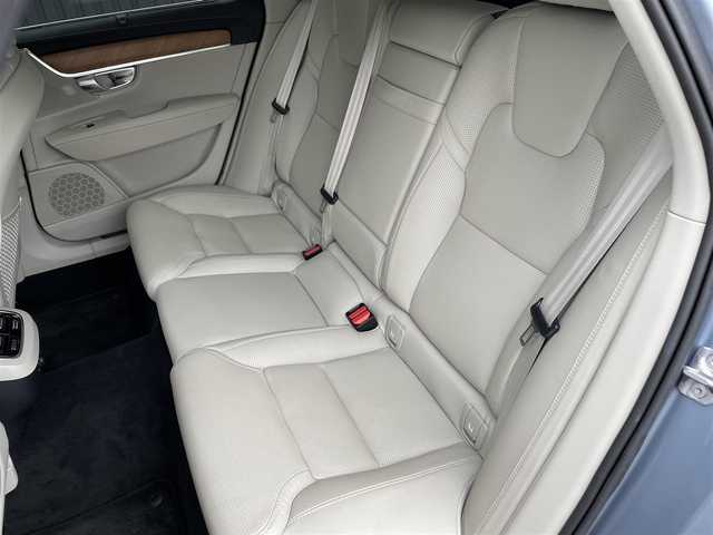 ボルボ Ｖ９０ D4 インスクリプション 福島県 2018(平30)年 2万km 青 外装色：マッセルブルーメタリック（721）/ACC/レーンキープ/ブラインドスポット/ヘッドアップディスプレイ/Harman Kardon/白革シート/パワーシート/全席シートヒーター /前席ベンチレーション/ステアリングヒーター/純正ナビ/フルセグTV/AppleCarPlay/360°カメラ/ETC/LEDヘッドライト/電動リアゲート/フットオープナー/純正18インチAW/コーナーセンサー