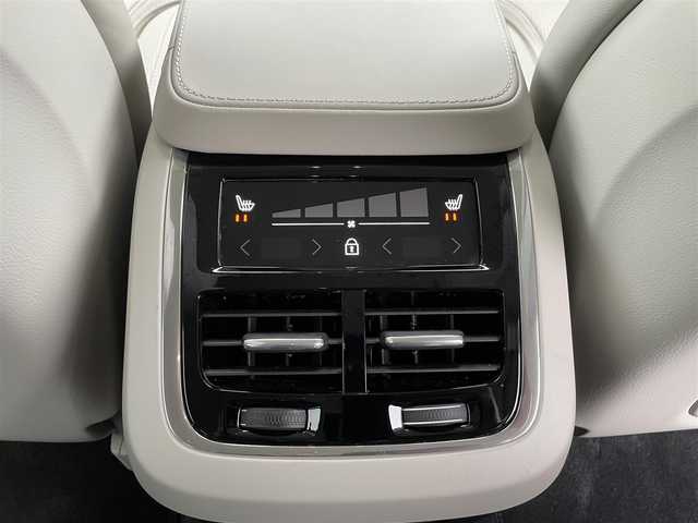 ボルボ Ｖ９０ D4 インスクリプション 福島県 2018(平30)年 2万km 青 外装色：マッセルブルーメタリック（721）/ACC/レーンキープ/ブラインドスポット/ヘッドアップディスプレイ/Harman Kardon/白革シート/パワーシート/全席シートヒーター /前席ベンチレーション/ステアリングヒーター/純正ナビ/フルセグTV/AppleCarPlay/360°カメラ/ETC/LEDヘッドライト/電動リアゲート/フットオープナー/純正18インチAW/コーナーセンサー