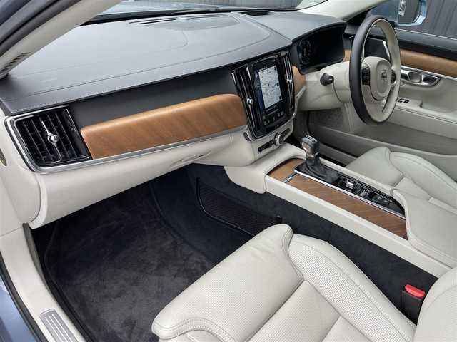 ボルボ Ｖ９０ D4 インスクリプション 福島県 2018(平30)年 2万km 青 外装色：マッセルブルーメタリック（721）/ACC/レーンキープ/ブラインドスポット/ヘッドアップディスプレイ/Harman Kardon/白革シート/パワーシート/全席シートヒーター /前席ベンチレーション/ステアリングヒーター/純正ナビ/フルセグTV/AppleCarPlay/360°カメラ/ETC/LEDヘッドライト/電動リアゲート/フットオープナー/純正18インチAW/コーナーセンサー