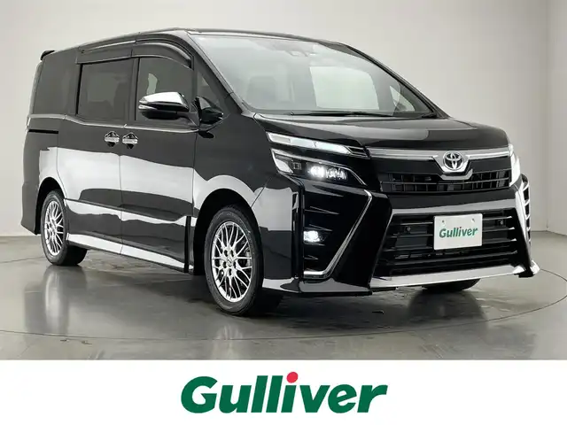 トヨタ ヴォクシー ハイブリッド ZS 煌Ⅲ 愛知県 2021(令3)年 4.4万km ブラック 社外１１型ナビ　社外後席モニター　禁煙　バックカメラ　シートヒーター　両側パワスラ　前後ドラレコ　ＥＴＣ　セーフティセンス　衝突軽減　レーンキープ　ＬＥＤオートライト　黒ハーフレザー　フルセグ　ＤＶＤ