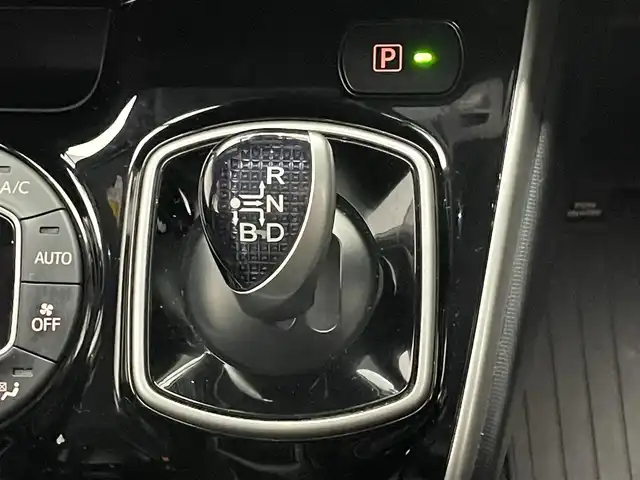 トヨタ ヴォクシー ハイブリッド ZS 煌Ⅲ 愛知県 2021(令3)年 4.4万km ブラック 社外１１型ナビ　社外後席モニター　禁煙　バックカメラ　シートヒーター　両側パワスラ　前後ドラレコ　ＥＴＣ　セーフティセンス　衝突軽減　レーンキープ　ＬＥＤオートライト　黒ハーフレザー　フルセグ　ＤＶＤ