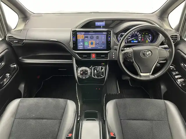 トヨタ ヴォクシー ハイブリッド ZS 煌Ⅲ 愛知県 2021(令3)年 4.4万km ブラック 社外１１型ナビ　社外後席モニター　禁煙　バックカメラ　シートヒーター　両側パワスラ　前後ドラレコ　ＥＴＣ　セーフティセンス　衝突軽減　レーンキープ　ＬＥＤオートライト　黒ハーフレザー　フルセグ　ＤＶＤ