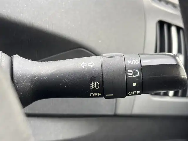 トヨタ プリウス S 滋賀県 2014(平26)年 11.2万km ライトパープルマイカ ワンオーナー/純正ナビ/・Bluetooth/フルセグ/・CD/DVD/バックカメラ/ステアリングリモコン/ETC/トノカバー/電動格納ミラー/HIDオートライト/フォグライト/スマートキー