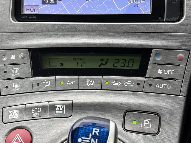 トヨタ プリウス S 滋賀県 2014(平26)年 11.2万km ライトパープルマイカ ワンオーナー/純正ナビ/・Bluetooth/フルセグ/・CD/DVD/バックカメラ/ステアリングリモコン/ETC/トノカバー/電動格納ミラー/HIDオートライト/フォグライト/スマートキー