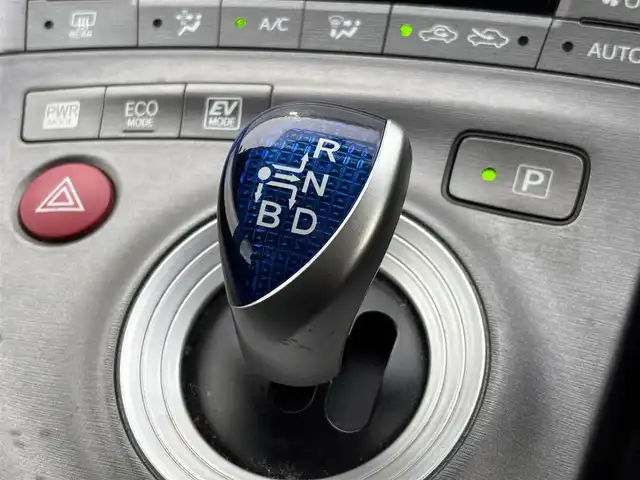 トヨタ プリウス S 滋賀県 2014(平26)年 11.2万km ライトパープルマイカ ワンオーナー/純正ナビ/・Bluetooth/フルセグ/・CD/DVD/バックカメラ/ステアリングリモコン/ETC/トノカバー/電動格納ミラー/HIDオートライト/フォグライト/スマートキー