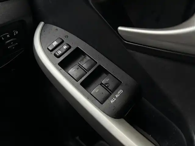 トヨタ プリウス S 滋賀県 2014(平26)年 11.2万km ライトパープルマイカ ワンオーナー/純正ナビ/・Bluetooth/フルセグ/・CD/DVD/バックカメラ/ステアリングリモコン/ETC/トノカバー/電動格納ミラー/HIDオートライト/フォグライト/スマートキー