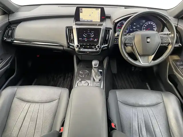 トヨタ クラウン ハイブリッド S Cパッケージ 福岡県 2019(平31)年 3.2万km ホワイトパールクリスタルシャイン 黒革シート/トヨタセーフティセンス/PCS/LDA/クリアランスソナー/メーカーナビ/フルセグTV/CD/DVD/BT/SD/AUX/USB/全周囲カメラ/レーダークルーズコントロール/ＢＳＭ/ステアリングヒーター/前席シートヒーター／ベンチレーション/前席パワーシート/パドルシフト/HUD/パーキングアシスト/ビルトインETC/AC100V/LEDオートライト/オートハイビーム/フォグランプ/スマートキー/プッシュスタート/電動パーキング/ブレーキホールド/ステアリングリモコン/電格ミラー