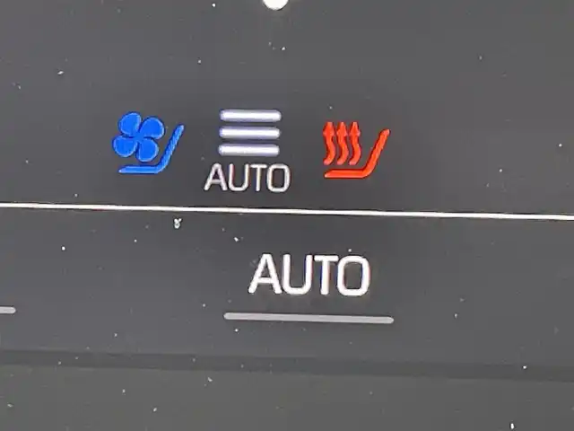 トヨタ クラウン ハイブリッド S Cパッケージ 福岡県 2019(平31)年 3.2万km ホワイトパールクリスタルシャイン 黒革シート/トヨタセーフティセンス/PCS/LDA/クリアランスソナー/メーカーナビ/フルセグTV/CD/DVD/BT/SD/AUX/USB/全周囲カメラ/レーダークルーズコントロール/ＢＳＭ/ステアリングヒーター/前席シートヒーター／ベンチレーション/前席パワーシート/パドルシフト/HUD/パーキングアシスト/ビルトインETC/AC100V/LEDオートライト/オートハイビーム/フォグランプ/スマートキー/プッシュスタート/電動パーキング/ブレーキホールド/ステアリングリモコン/電格ミラー