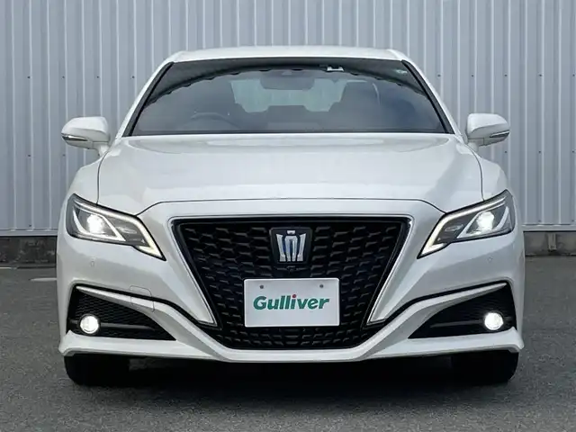 トヨタ クラウン ハイブリッド S Cパッケージ 福岡県 2019(平31)年 3.2万km ホワイトパールクリスタルシャイン 黒革シート/トヨタセーフティセンス/PCS/LDA/クリアランスソナー/メーカーナビ/フルセグTV/CD/DVD/BT/SD/AUX/USB/全周囲カメラ/レーダークルーズコントロール/ＢＳＭ/ステアリングヒーター/前席シートヒーター／ベンチレーション/前席パワーシート/パドルシフト/HUD/パーキングアシスト/ビルトインETC/AC100V/LEDオートライト/オートハイビーム/フォグランプ/スマートキー/プッシュスタート/電動パーキング/ブレーキホールド/ステアリングリモコン/電格ミラー